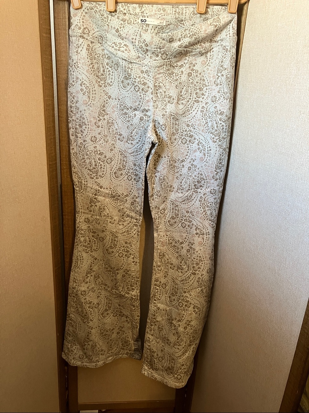 SO Floral High-Rise Pull-On Flare Pants in Beige Junior Large